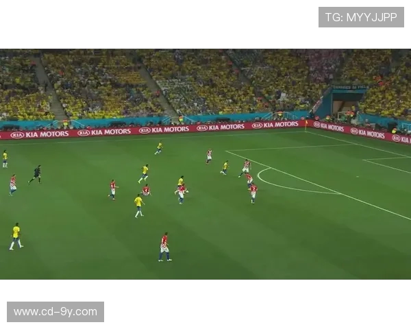 世界杯赛场上的暴雨与足球的完美碰撞：一场湿滑中的激情对决